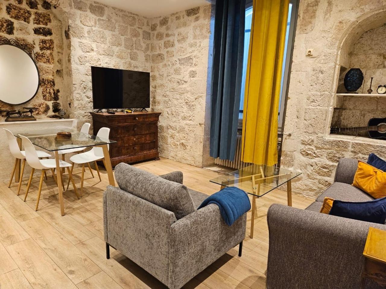 Le Beffroi Aparthotel Tournon-dʼAgenais Eksteriør bilde