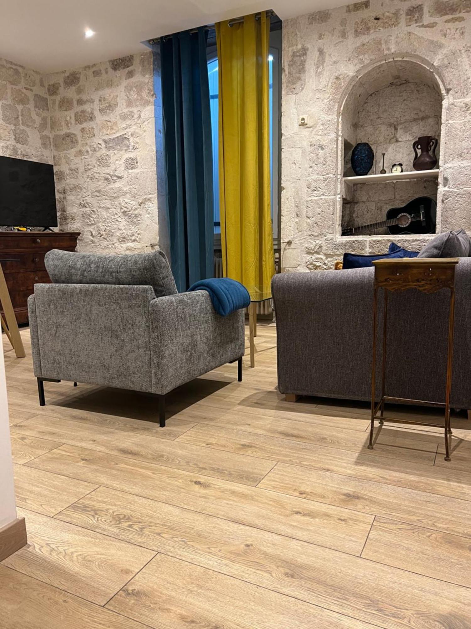 Le Beffroi Aparthotel Tournon-dʼAgenais Eksteriør bilde