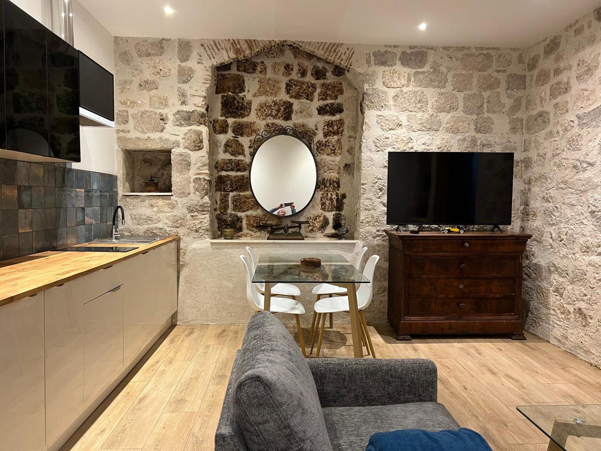 Le Beffroi Aparthotel Tournon-dʼAgenais Eksteriør bilde